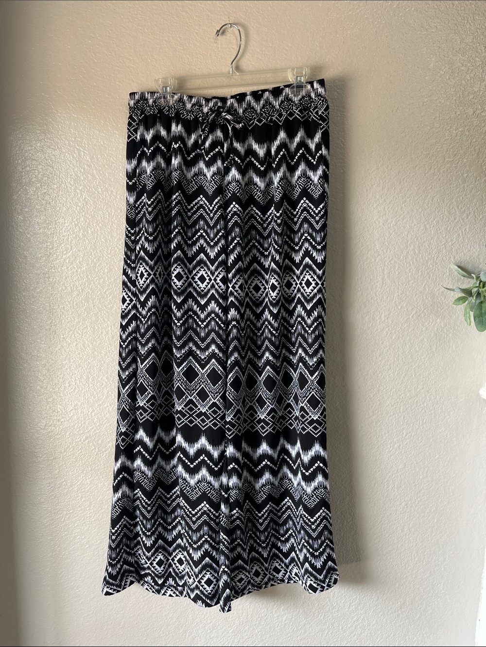 Zac & Rachel Black White Geometric Wide Leg Pants Sz M Boho Lightweight